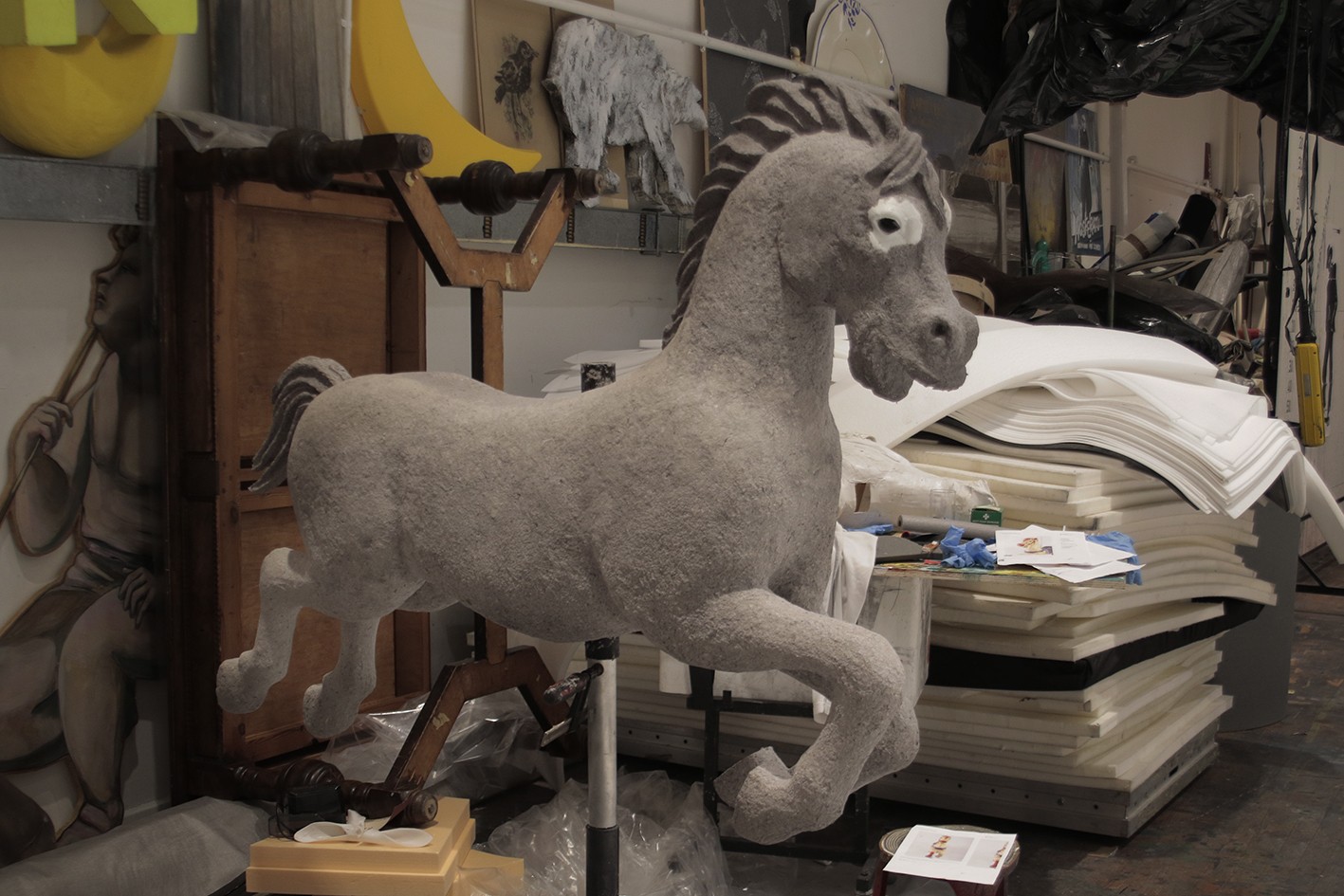 A tivoli-horse surface is being modelled at a theater workshop