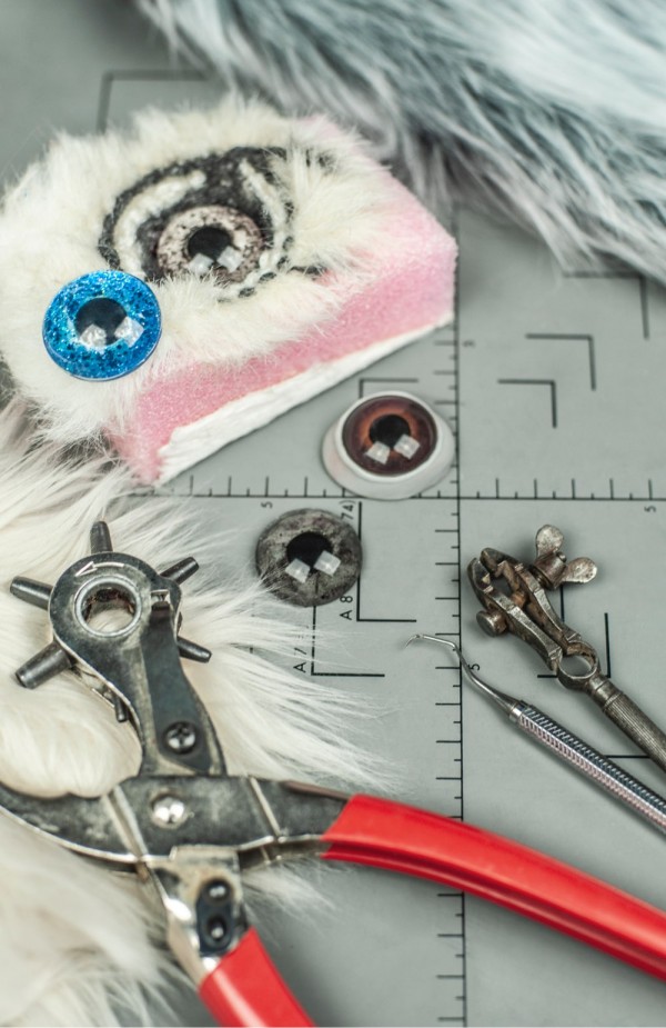 Test eyes, test fur and tools at the studio