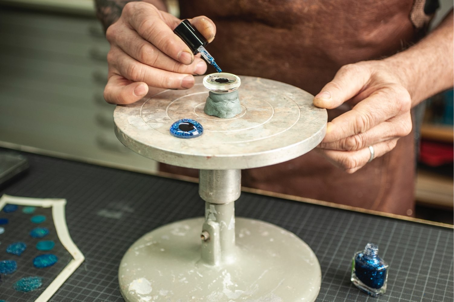 The lynx eyes safely placed on a sculpting wheel